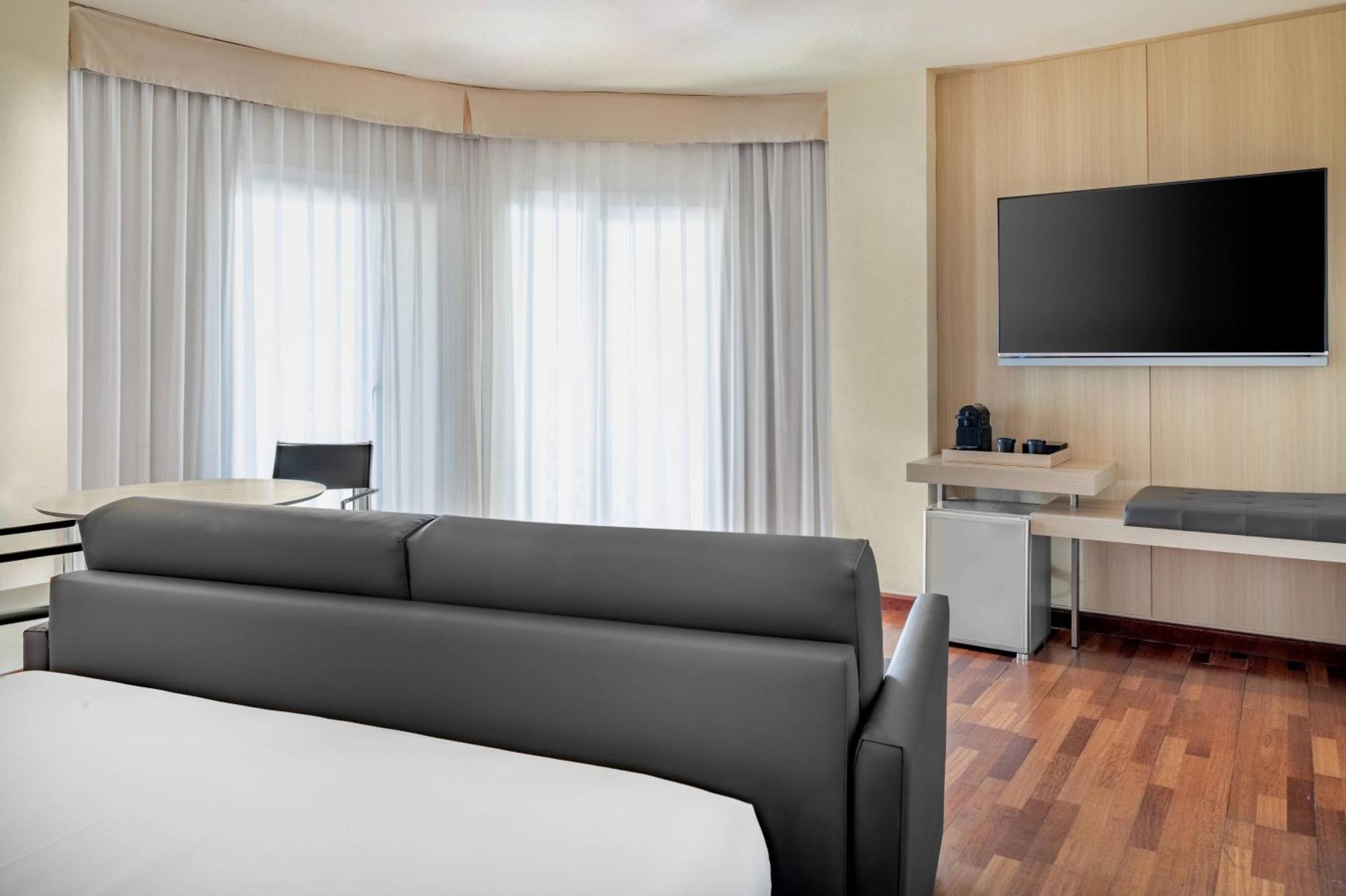 Ac Hotel La Linea By Marriott La Línea de la Concepción Екстериор снимка